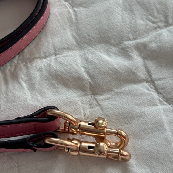 COACH crossbody strap for Coach Teri Shoulder Bag
Signature Canvas Powder Pink - Picture 4 of 16